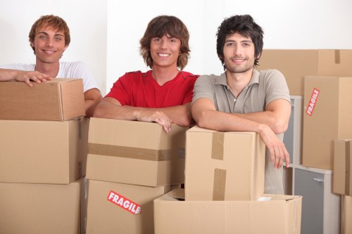 Local removal truck suitable for moving furniture and boxes in Eastsheen